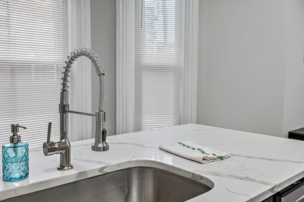 Fashionable 2Br In Downtown Location W Work Area Lägenhet Harrisburg Exteriör bild